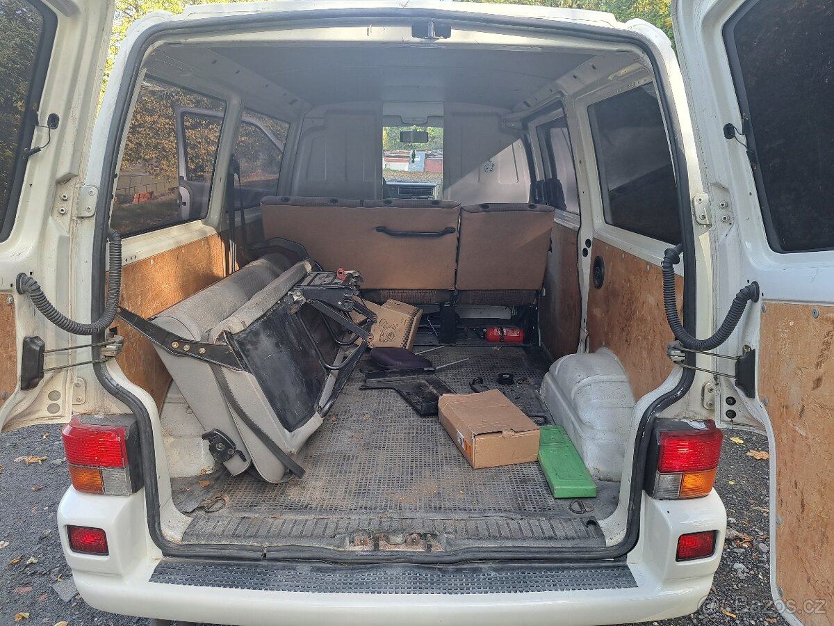 VW Transporter 1. 9 TDI - 8
