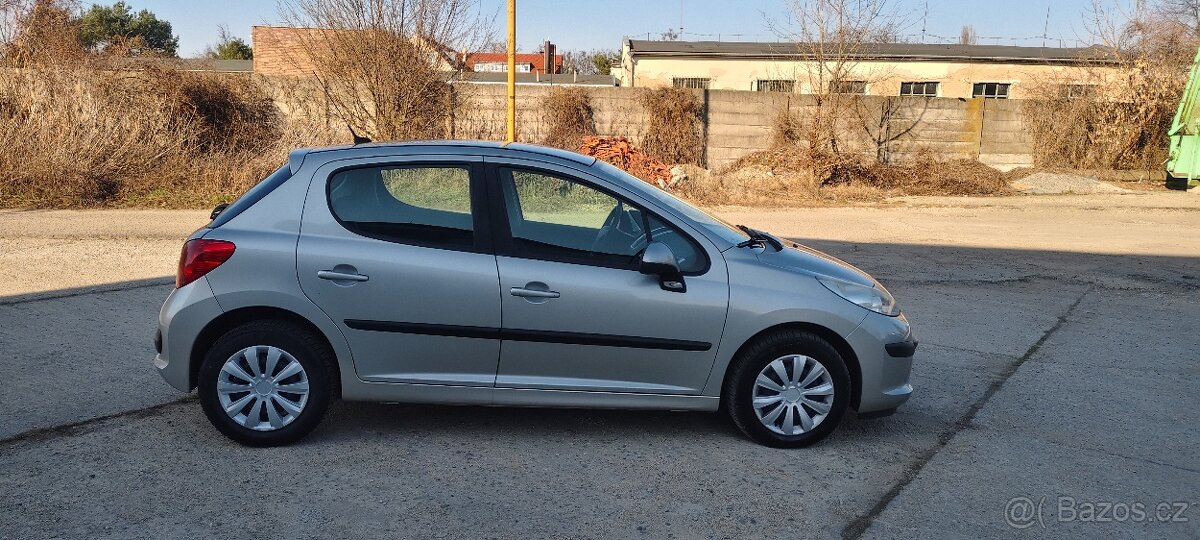 Peugeot 207 benzin 1.4 - 8