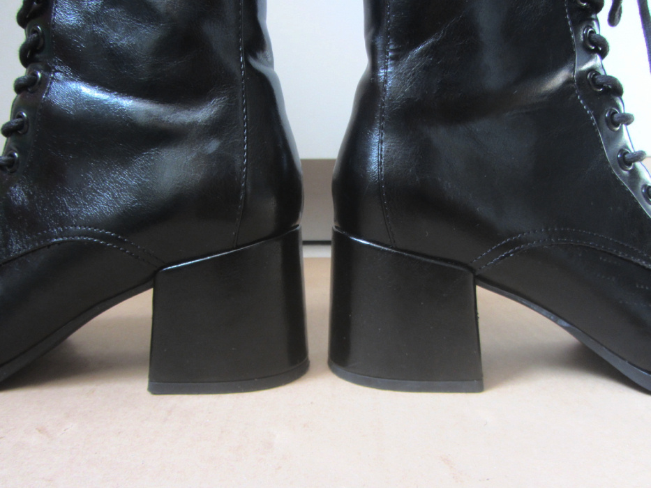 Černé dámské šněrovací boty s plochou špičkou - 8