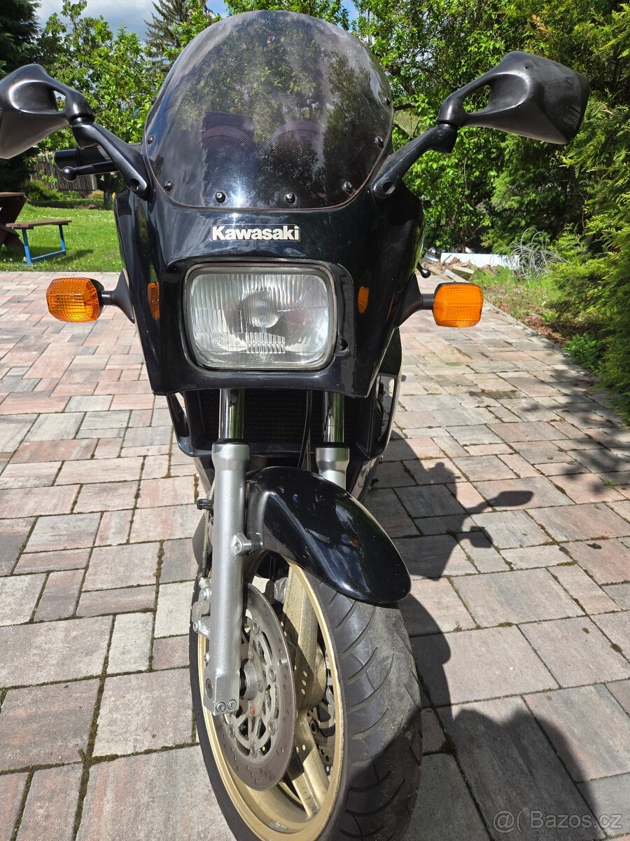 Kawasaki GPZ 900 R - 8