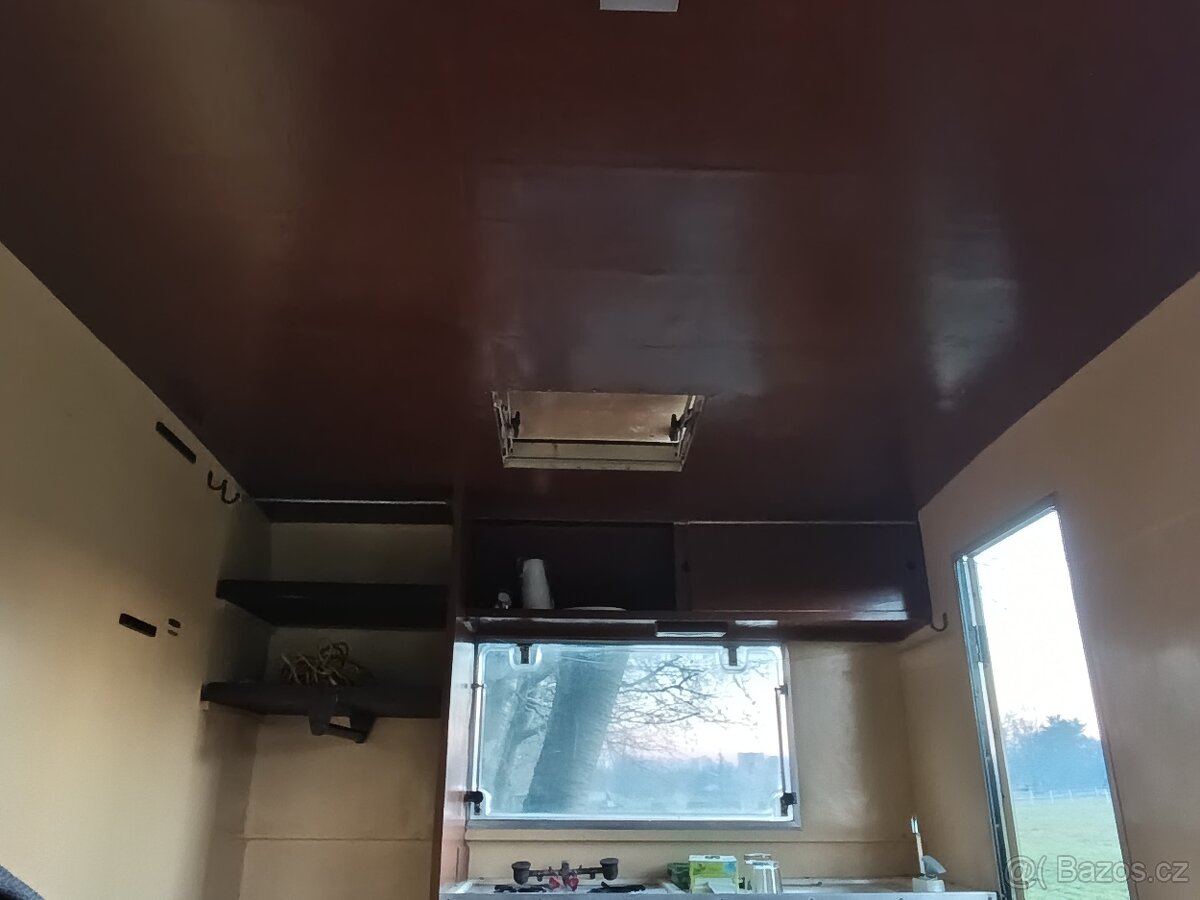 Karavan Racek 300 - 8