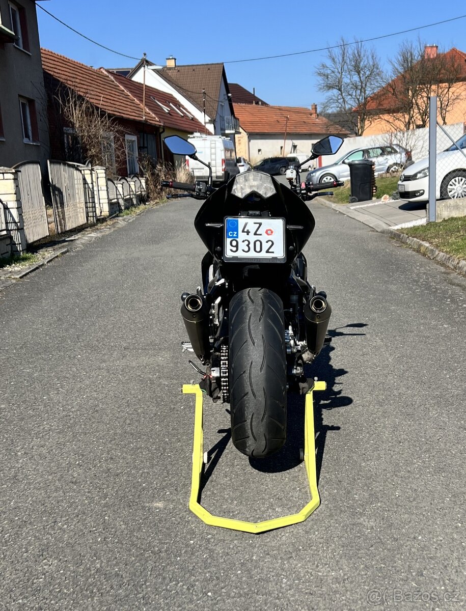 Kawasaki Z 1000 - 8