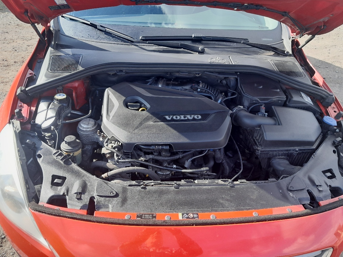 PRODÁM VOLVO V60 - 8