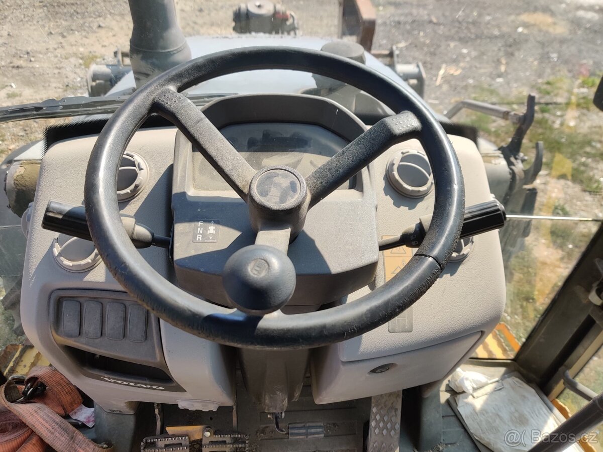Traktorbagr Volvo BL71B - 8
