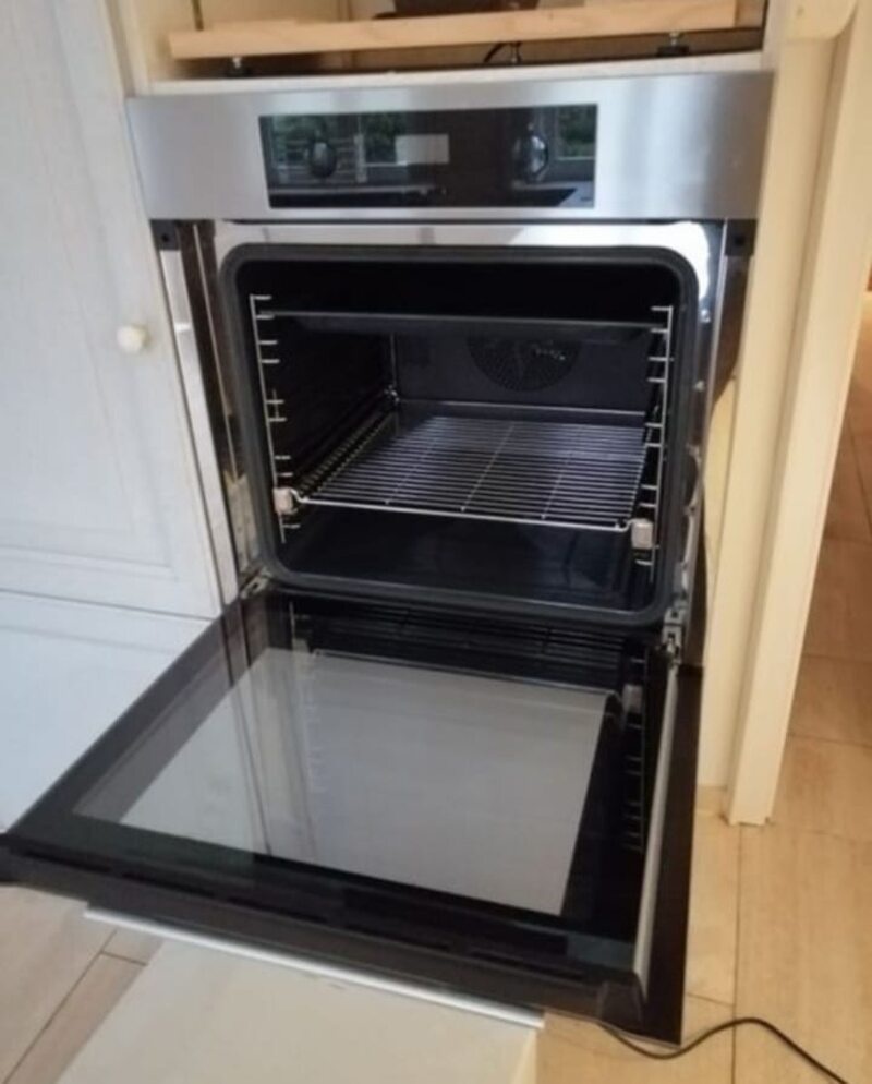 Luxusní bílá venkovská kuchyně se spotřebiči,5786 - 8