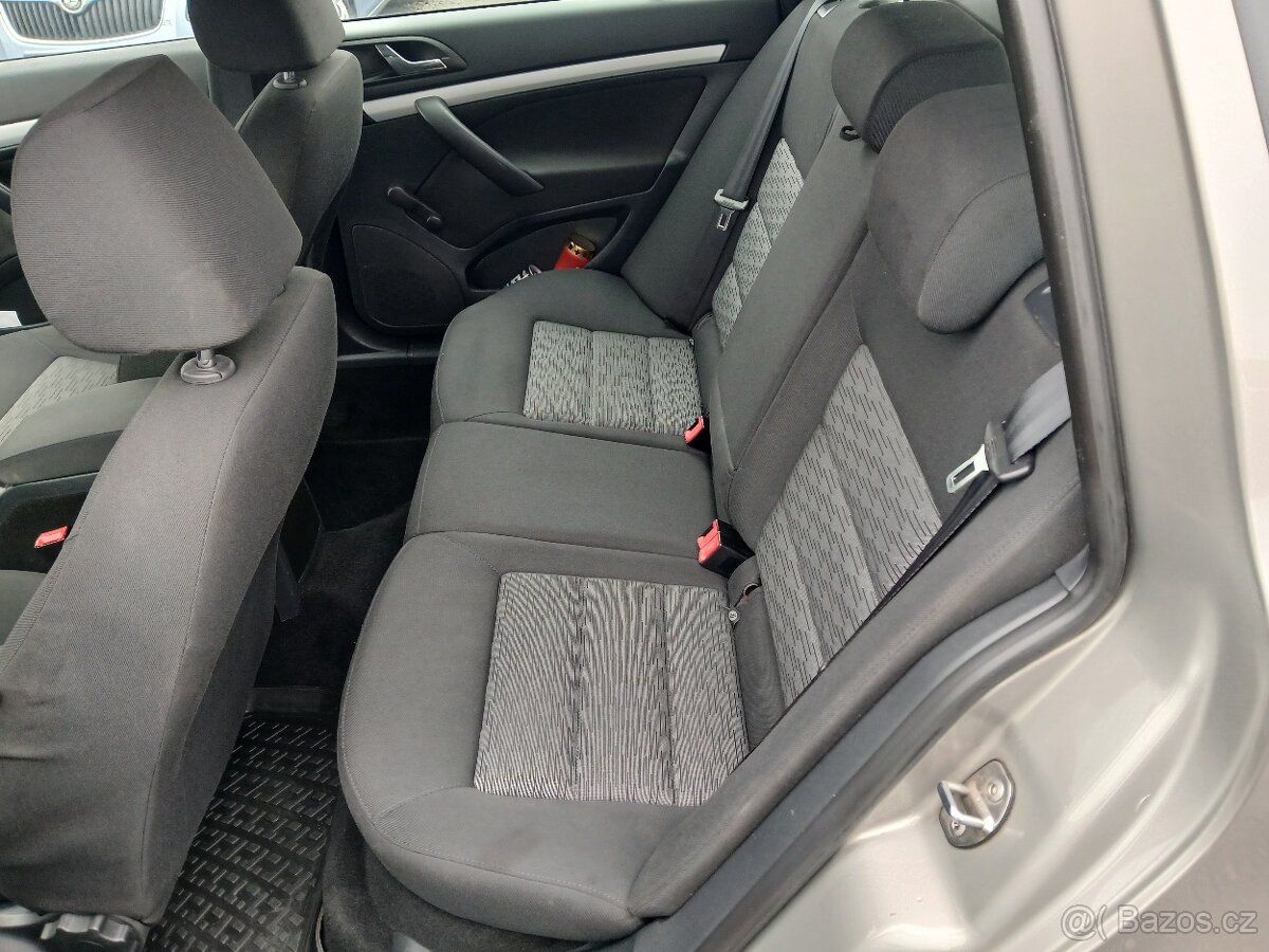 Škoda Octavia II kombi 1.6 TDi AMBIENTE - 8