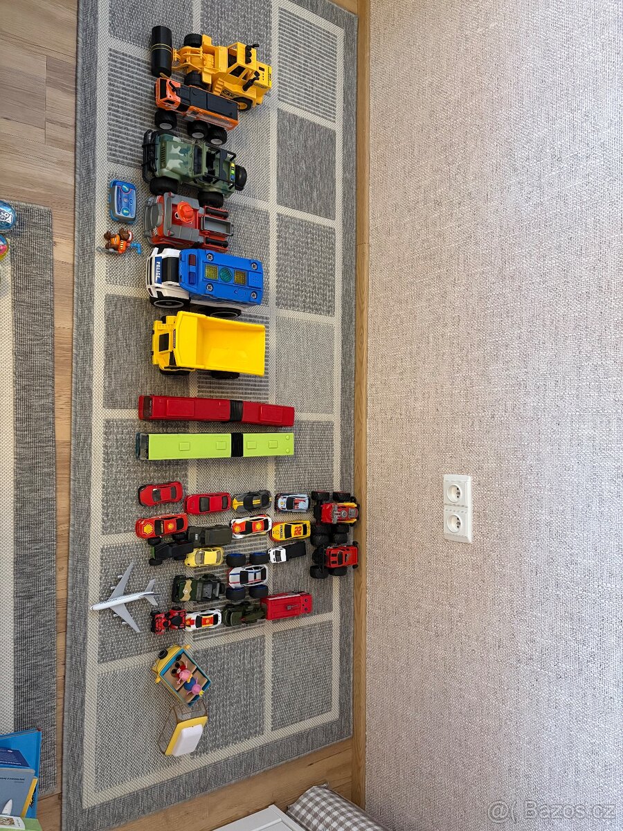 Auta a autíčka cca 150 ks - 8