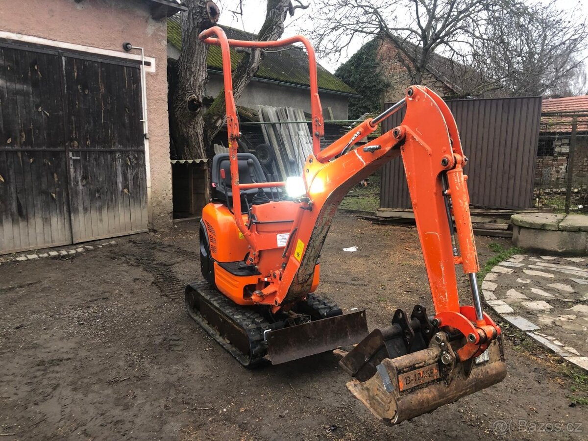 Minibagr Kubota U10 s nulovým přesahem zádě - 8