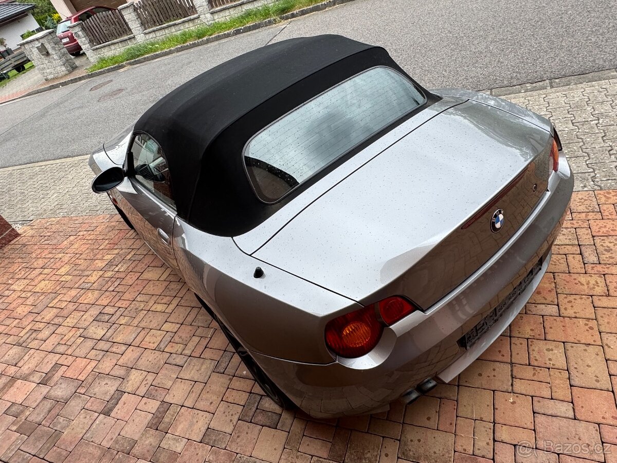 BMW Z4 2.2i (125kw) manuál, dovoz DE, červená kůže - 8