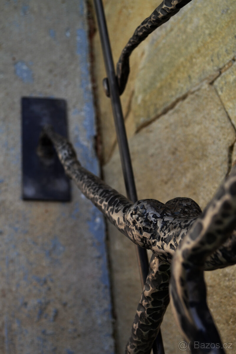 Žena se čtvercem - 8