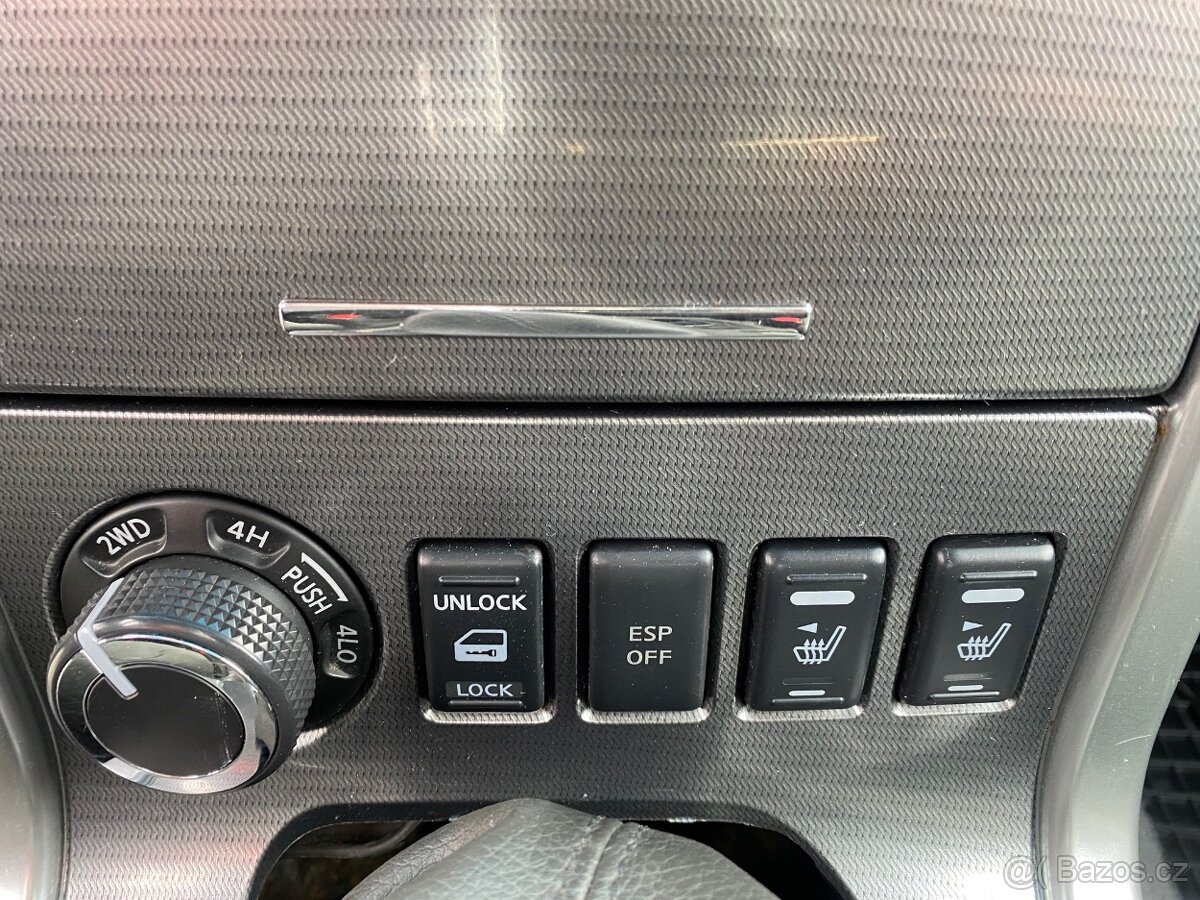 Nissan Navara 2.5 DCi 140 kW , DOUBLE CAB - 8