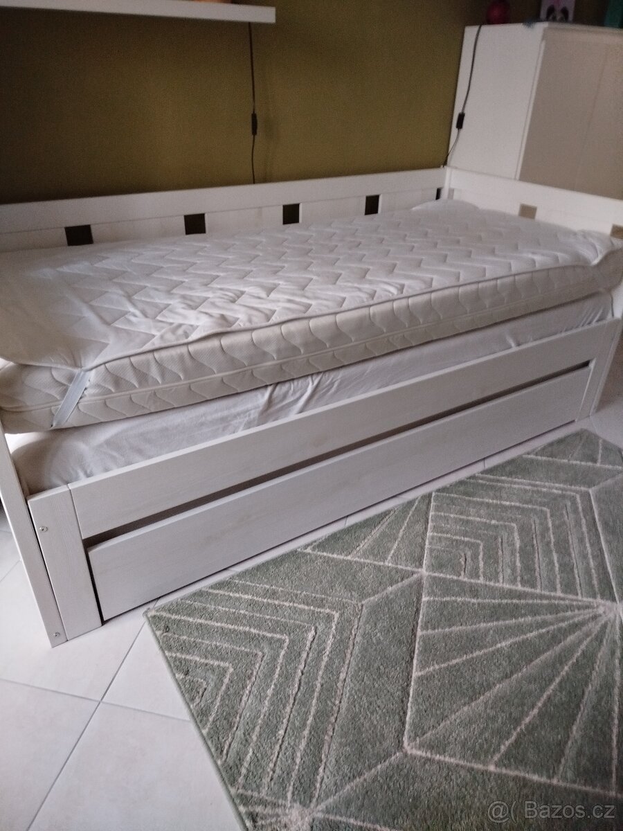 Bílá dřevěná postel rozkládací - 8