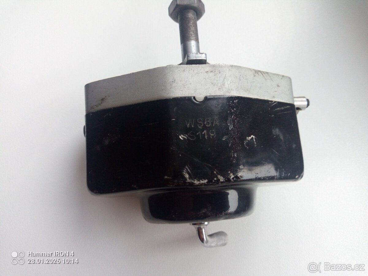 Motorek stěrače Bosch. - 8