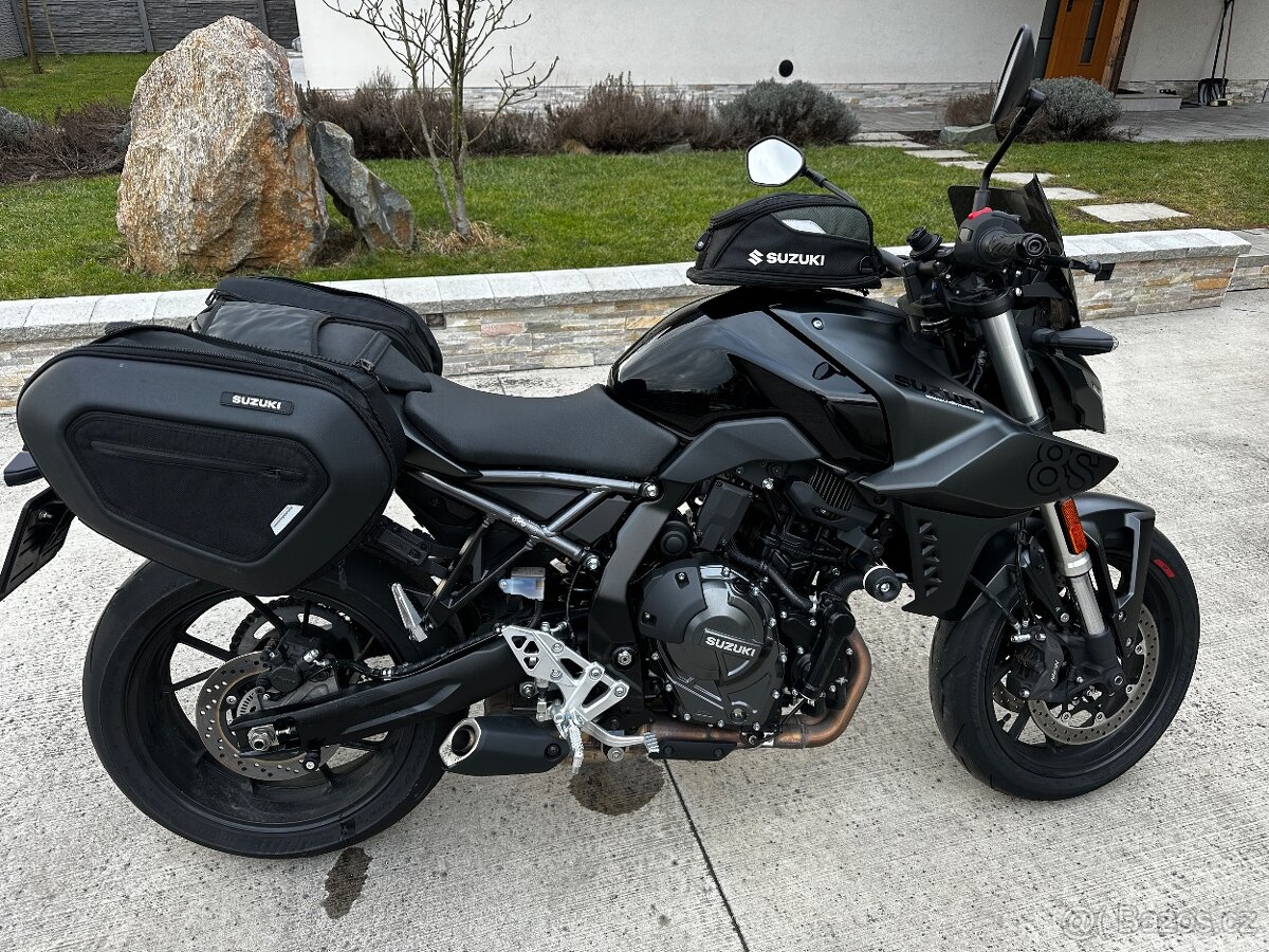 Suzuki GSX-8S - 8