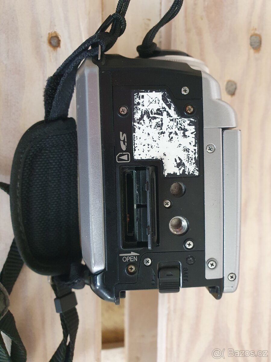 JVC GZ-MG20 - pravděpodobně - 8