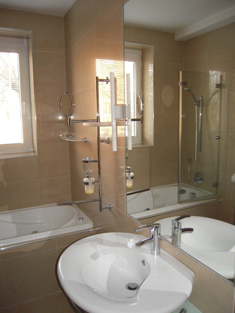 Pronájem zrekonstruovaného bytu 3+kk s balkonem Zlín Obeciny - 8