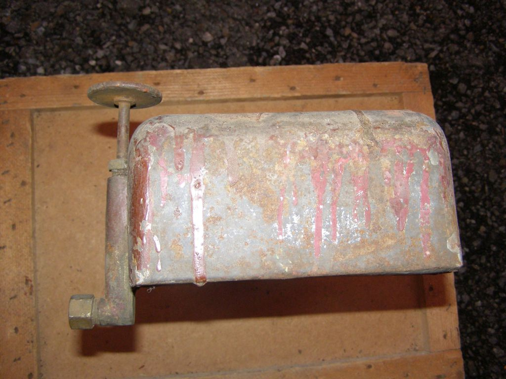 Prodám benzínovou nádržku z motoru Ježek Piccolo - 8