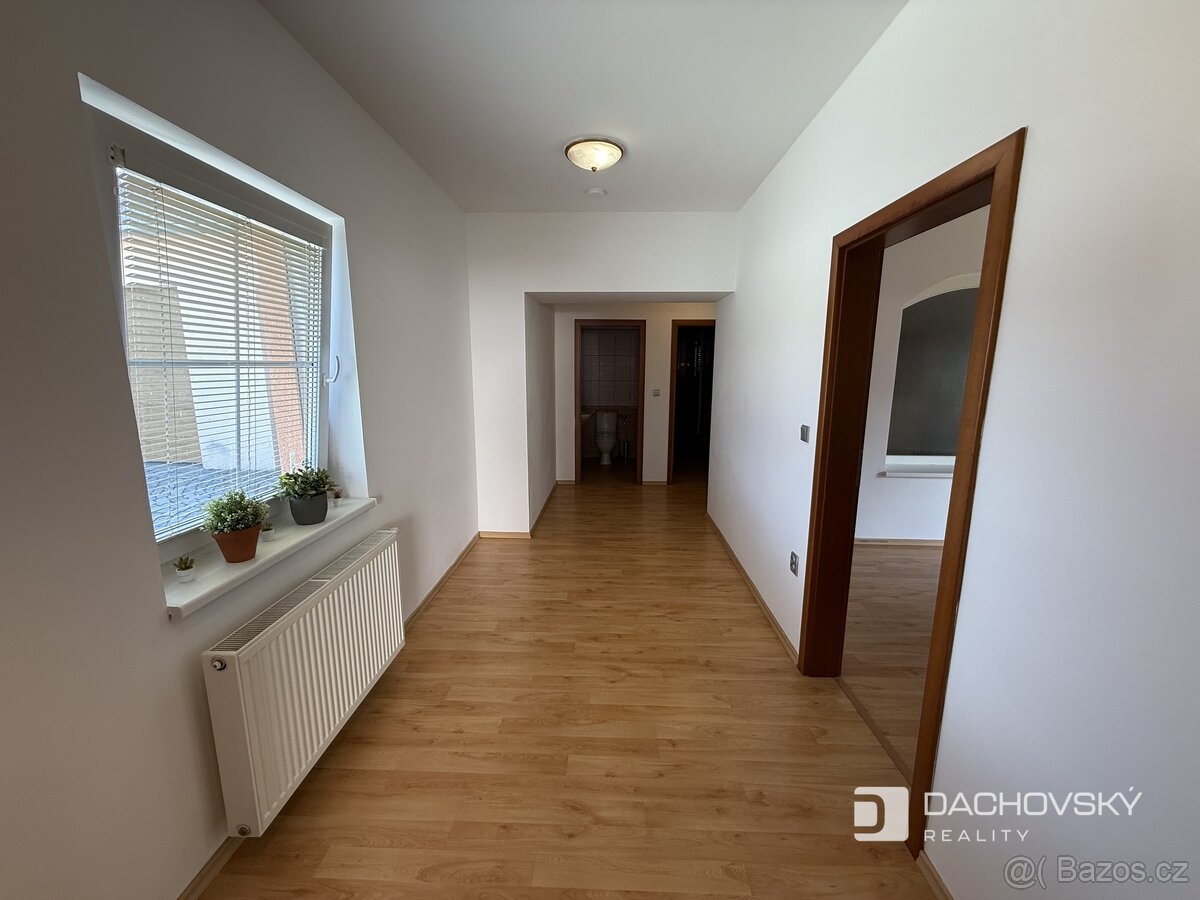 Pronájem rodinného domu 191 m², pozemek 400 m² - 8