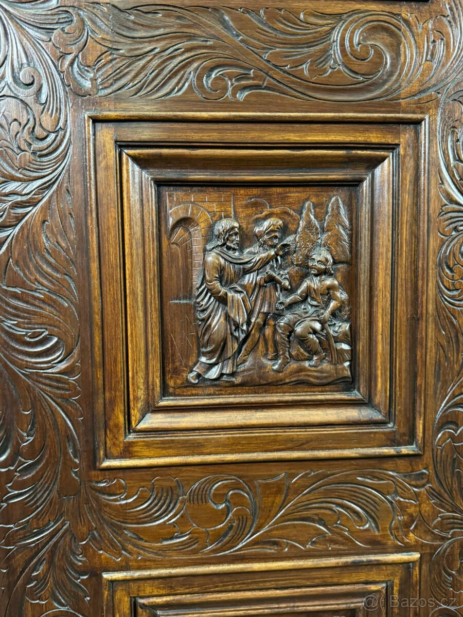 Starožitná vyřezávaná skříň (135030) - 8