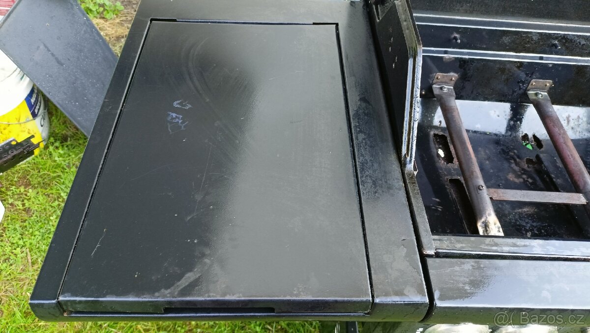 Plynový gril tři hořáky - 8