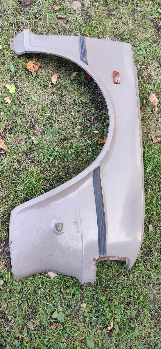 Pravý blatník škoda 105l 120l 130l - 8