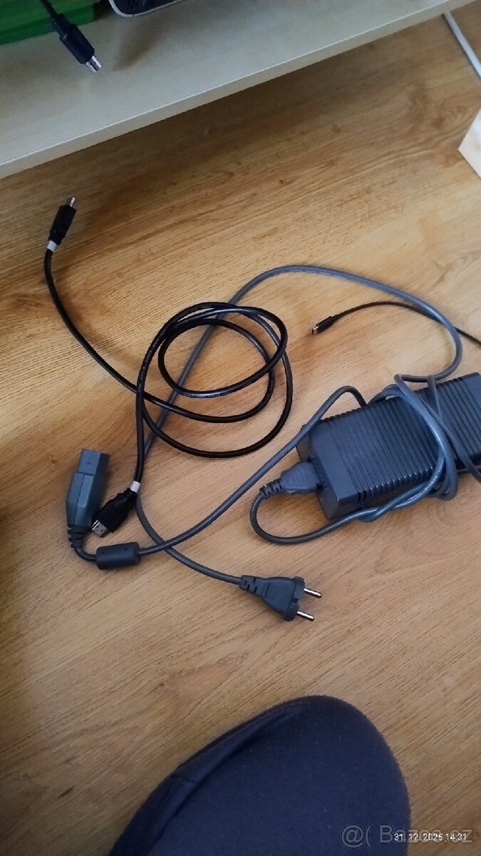 Xbox 360 slim (Bílý) + 5 her - 8