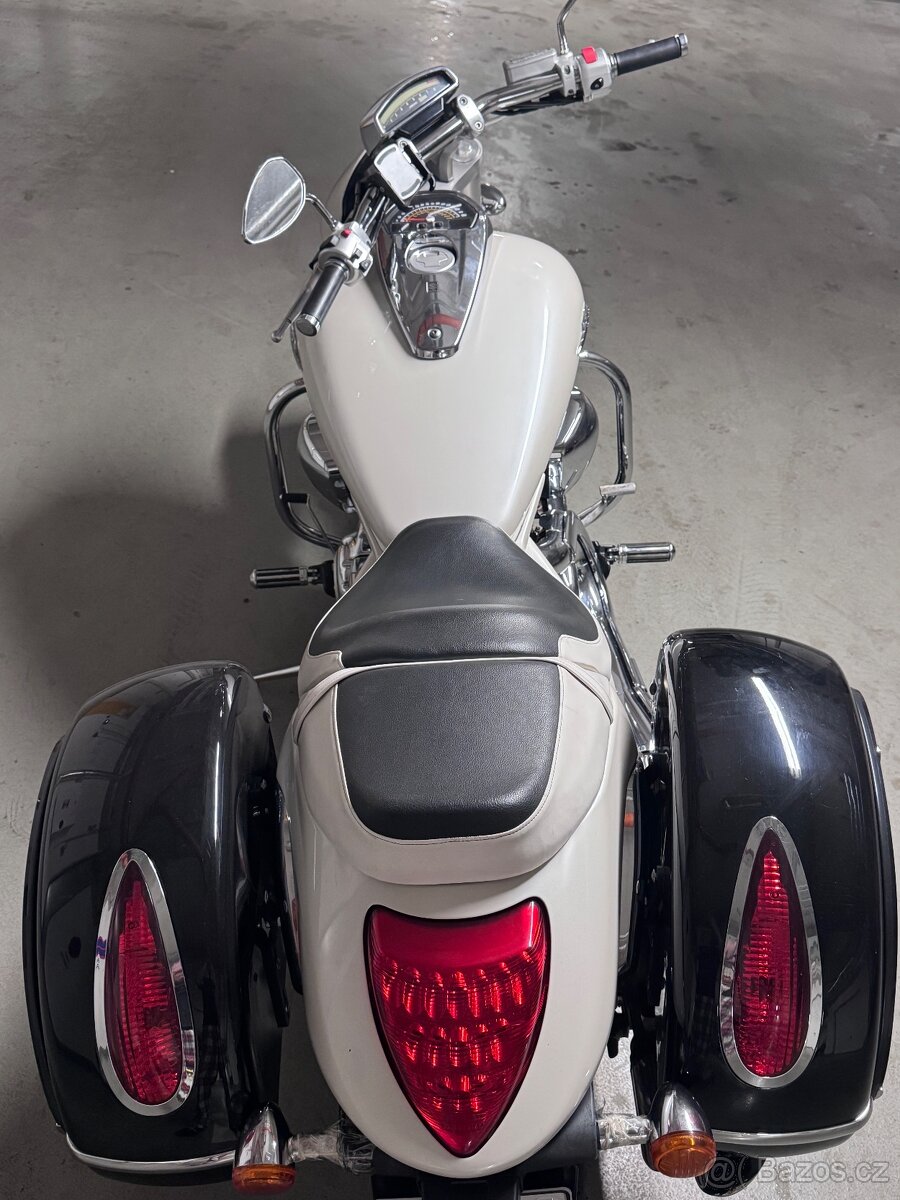 Suzuki Intruder M1800 R - 8