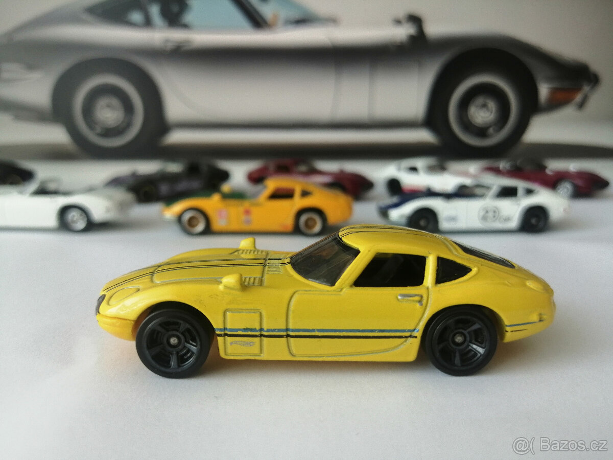 hot wheels - toyota 2000 GT - 8