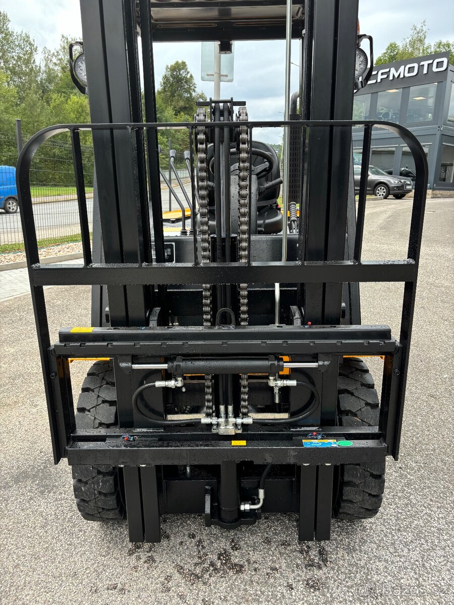 Nový - Vysokozdvižný vozík UN FD25 2.5t diesel - 8