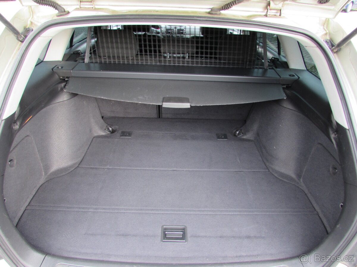 Toyota Avensis 1.8i 95kW kombi, serviska, ALU, nová STK - 8