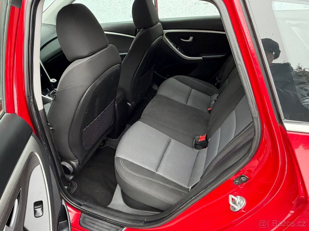 Hyundai i30. 1.6 CRDi 81 Kw - 8