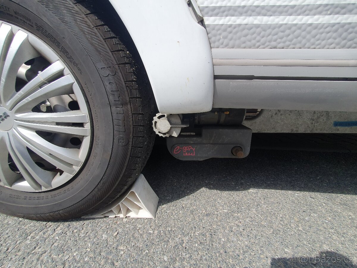 Obytný přívěs Knaus Südwind 500 FU, nově koupený v r. 2009 - 8