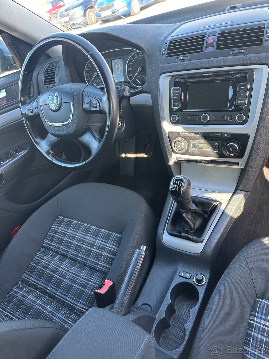 ŠKODA Octavia II Combi Facelift Motor 1.6 TDi. Rok 2012 - 8