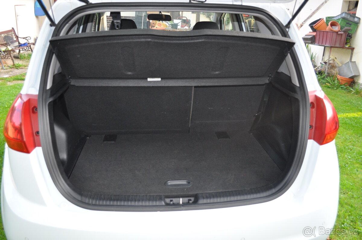 KIA VENGA 1.6 (2019) - 8