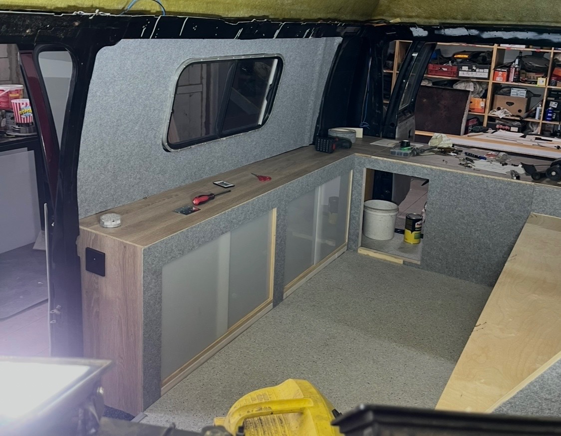 Ford Econoline - 8