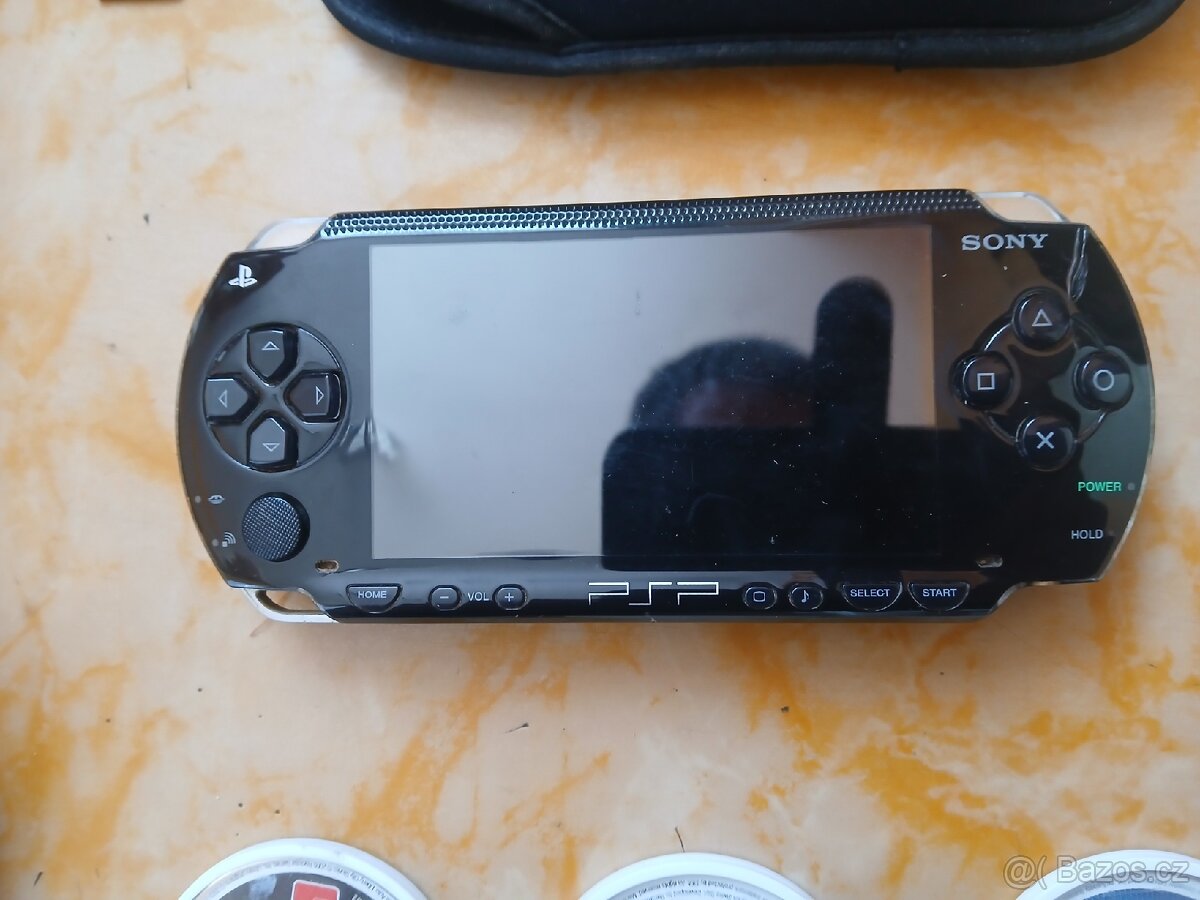 sony psp+hry+nabijecka+pouzdro - 8