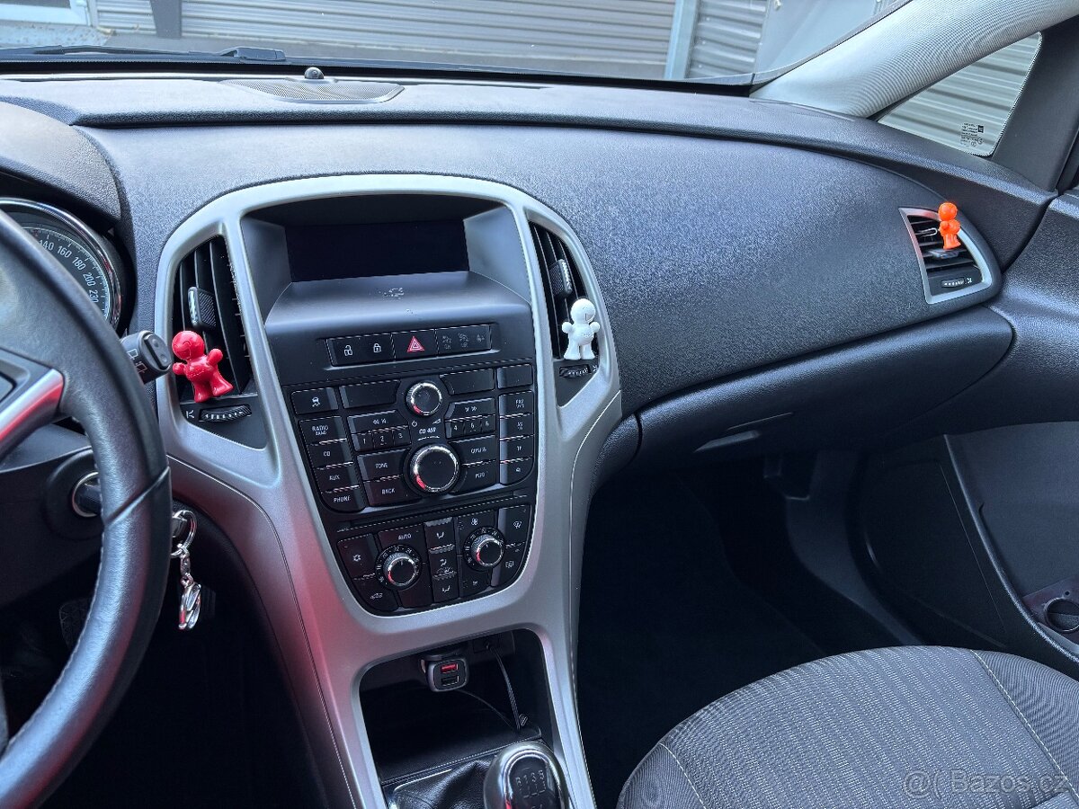 Opel Astra J 1.4 (74kW) r. 2011 - 8