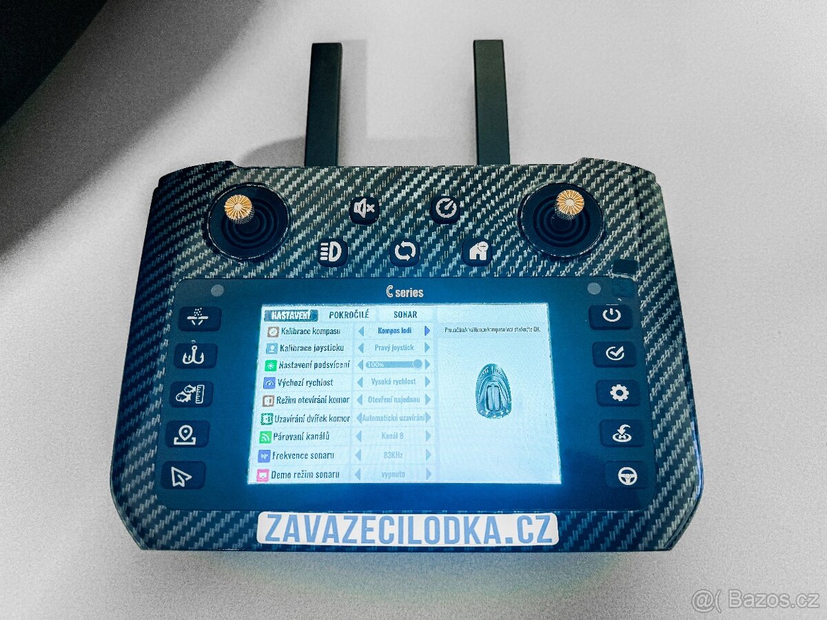 Zavážecí loďka - GPS / echolot / barevný displej / čeština - 8