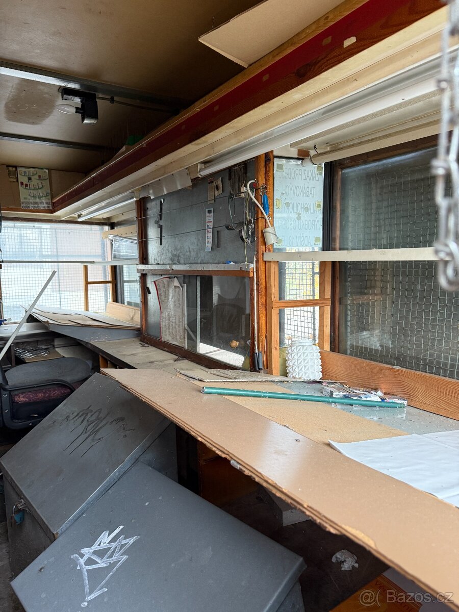 novinový stánek, sklad - 8