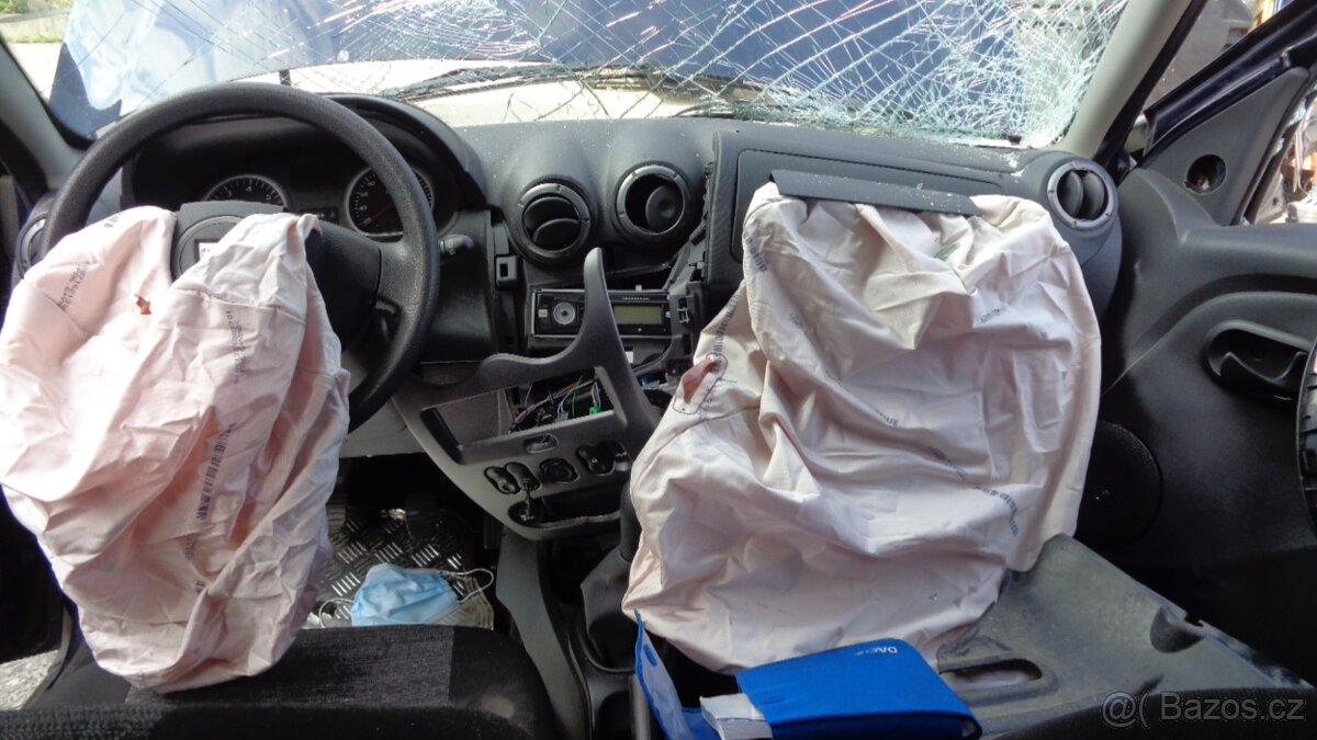 Dacia Duster 1,6 16V 77KW 2WD Rozprodám na náhradní díly - 8