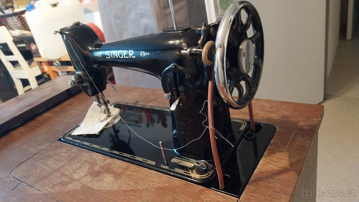 Singer 201 – funkční šlapací šicí stroj se stolkem - VZÁCNÝ - 8