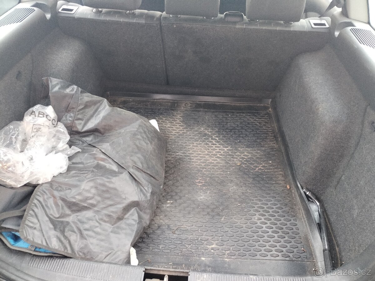 Škoda Octavia combi 1.9tdi 2009 tour - 8