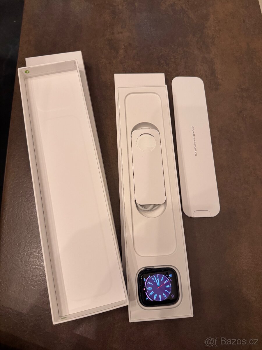 Apple Watch SE 2022 GPS 2 generace 44mm - 8