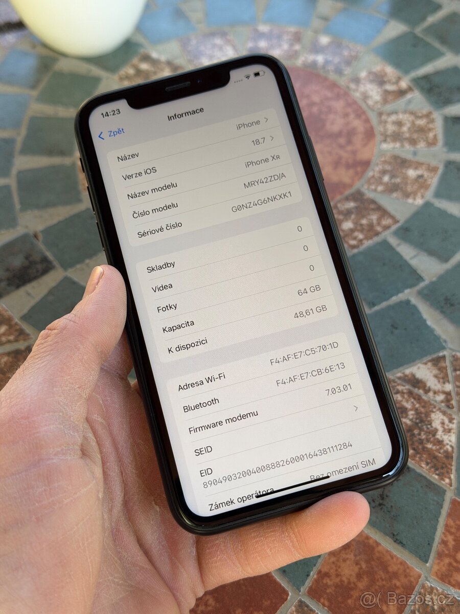 iPhone XR, 64GB, Black - 8