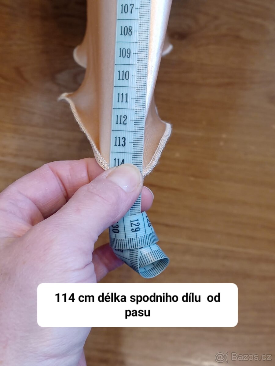 Zlaté dámské šaty s černou krajkou - 8