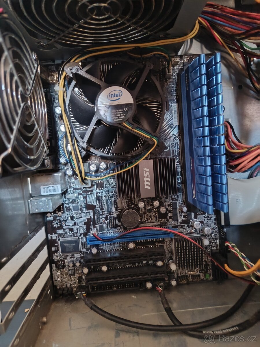 Slušná kompletní počítačová sestava - 8