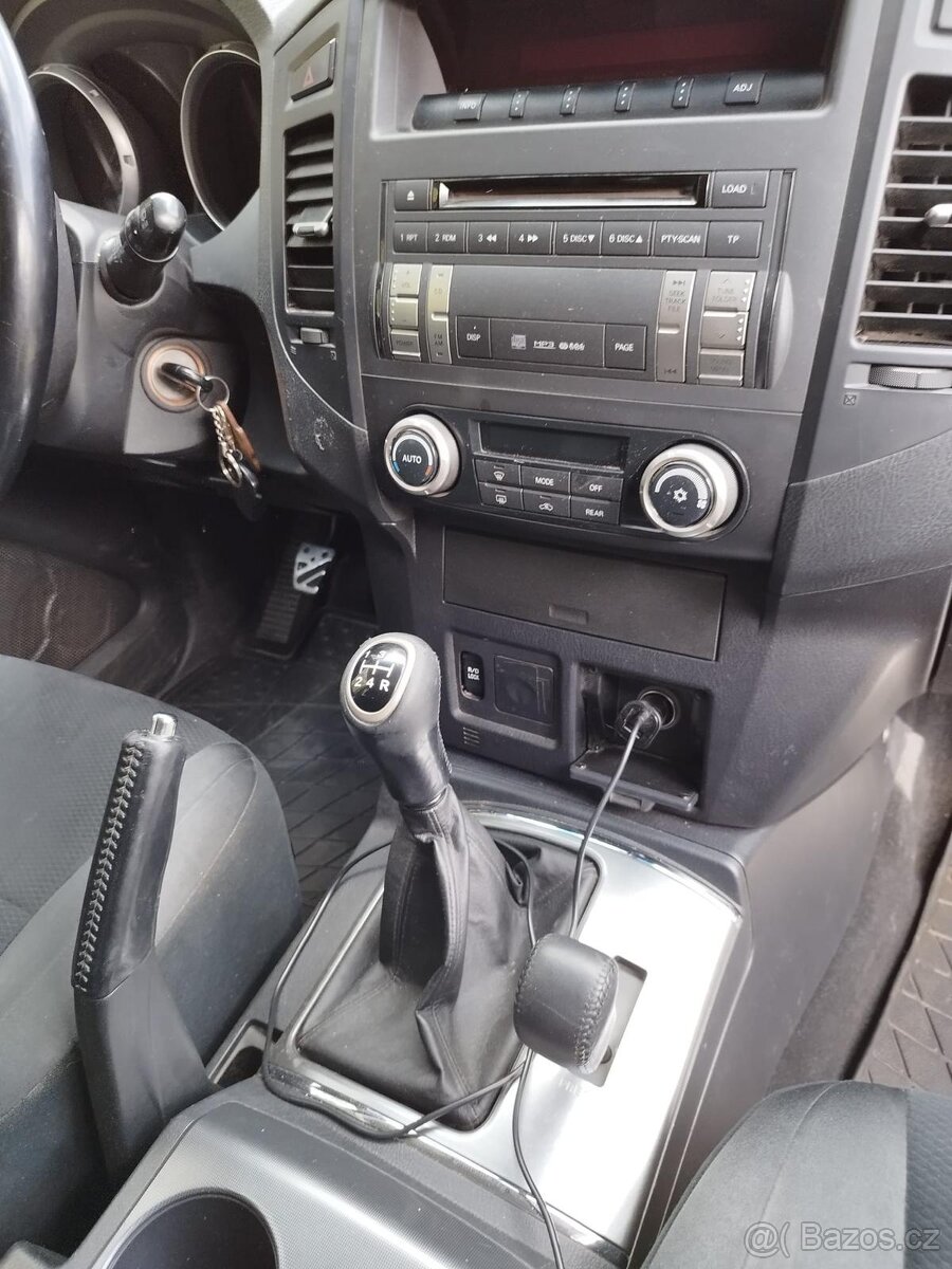 Mitsubishi Pajero - 8