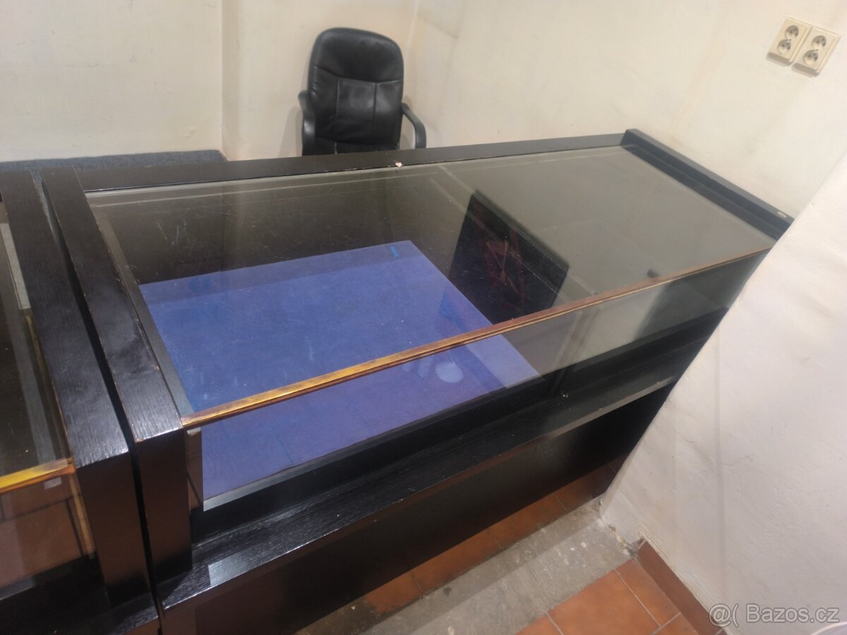 Prodejní stůl (vitrína) - 8