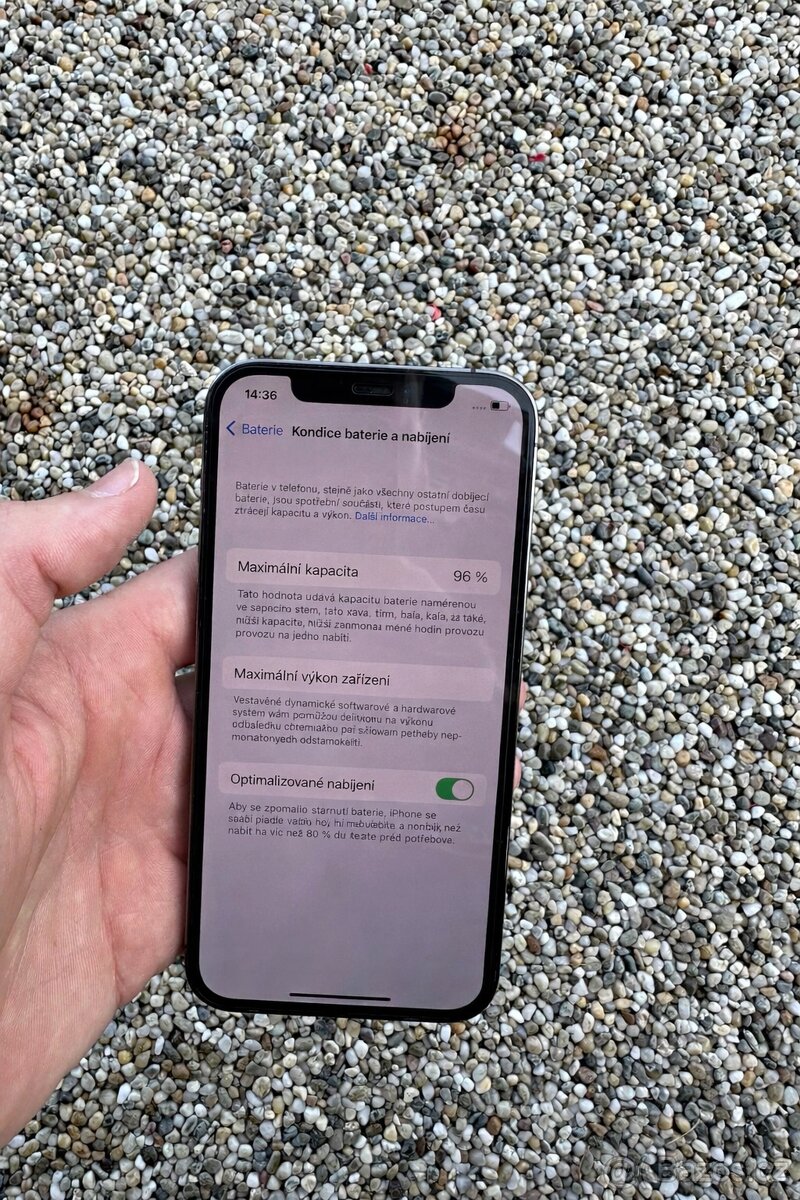 IPhone 12 Pro - baterie 96% - 8