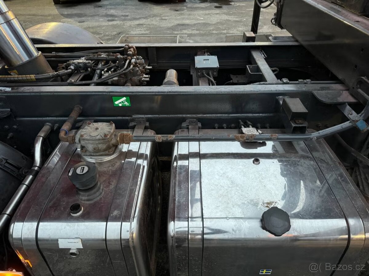 Volvo FMX 410 6x2 sklápěč s hydraulickou rukou - 8